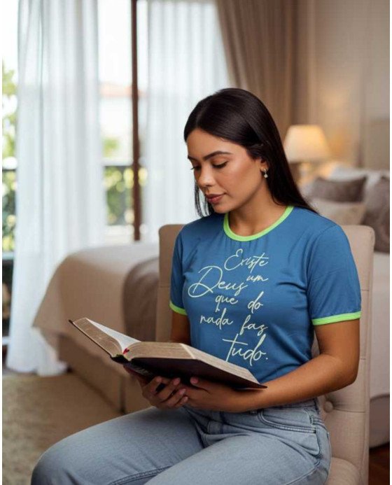 BabyLook Católica Bordada Existe um Deus que do nada faz Tudo