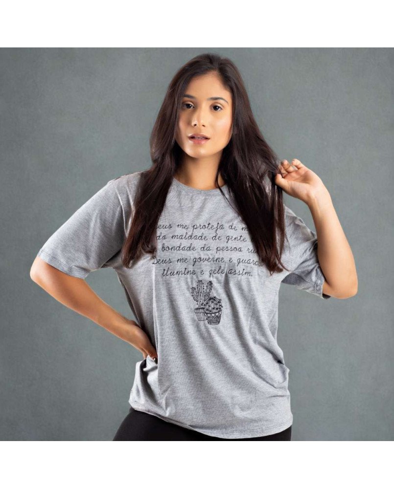 Camisa Bordada com Oração Deus Me Proteja Moda Católica Camisa Bordada com Oração Deus Me Proteja Moda Católica