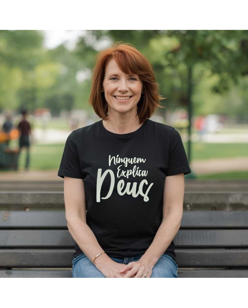 Camisa de Malha Feminina Cristã Bordada Ninguém Explica Deus Camisa de Malha Feminina Cristã Bordada Ninguém Explica Deus