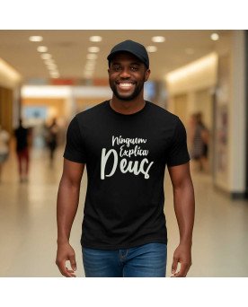 Camisa Malha Masculina Cristã Bordada Ninguém Explica Deus