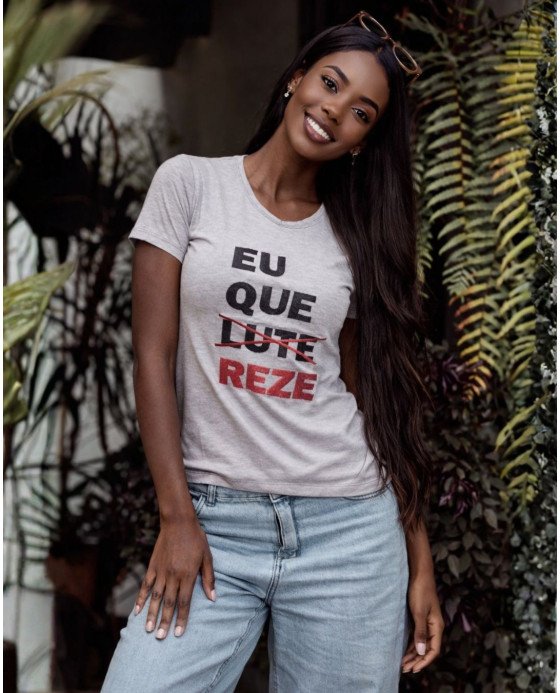 Baby Look Feminina Cristã Bordada “Eu Que Reze” – Camiseta de Fé, Estilo e Conforto Baby Look Feminina Cristã Bordada “Eu Que Reze” – Camiseta de Fé, Estilo e Conforto