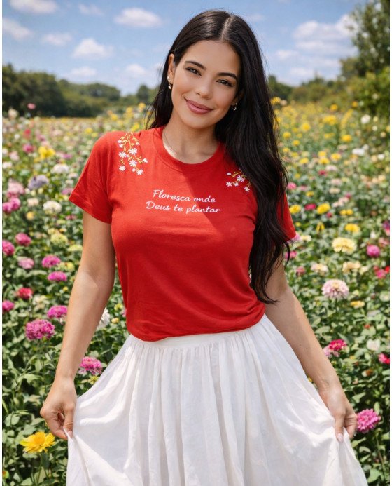 Baby Look Feminina Bordada “Floresça Onde Deus Te Plantar” – Fé, Delicadeza e Propósito