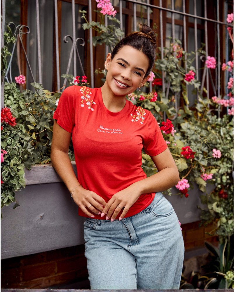 Baby Look Feminina Bordada “Floresça Onde Deus Te Plantar” – Fé, Delicadeza e Propósito Baby Look Feminina Bordada “Floresça Onde Deus Te Plantar” – Fé, Delicadeza e Propósito
