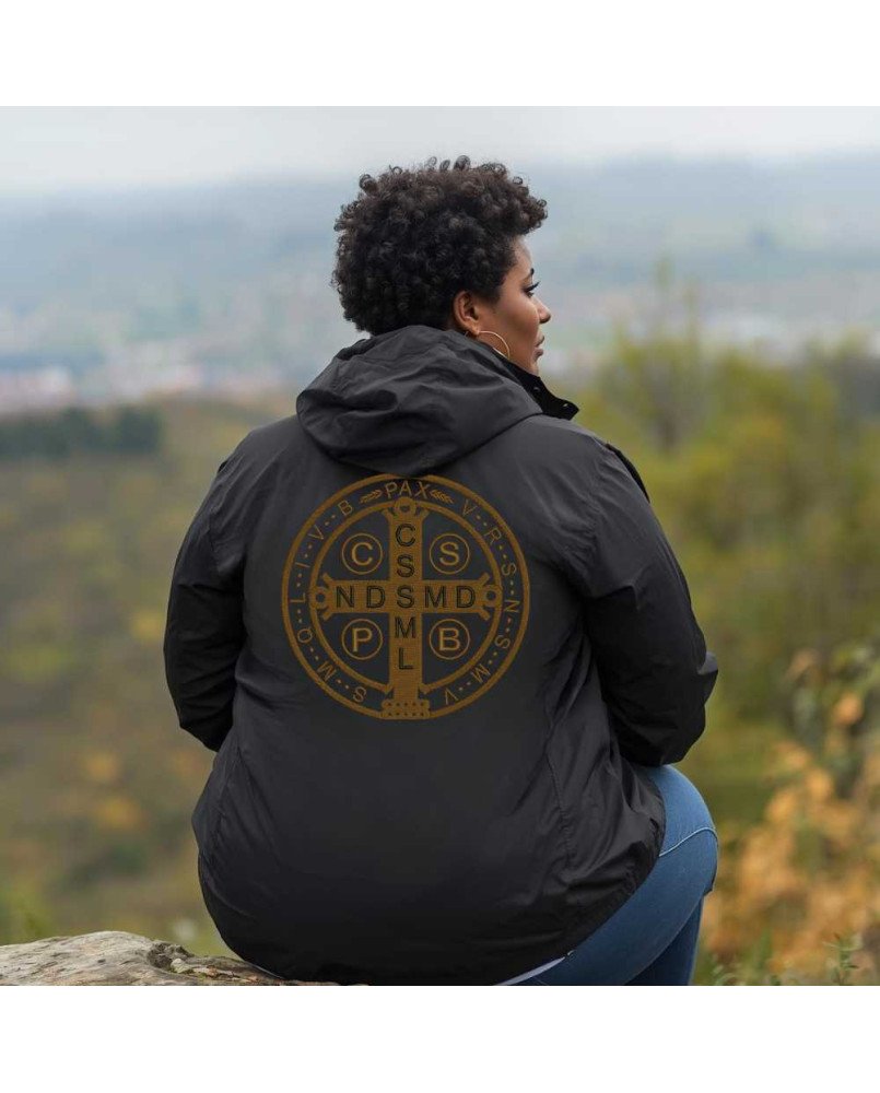 Casaco Corta Vento Católico Bordado Medalha de São Bento Casaco Corta Vento Católico Bordado Medalha de São Bento