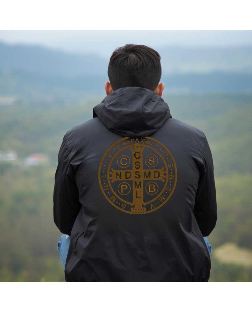 Casaco Corta Vento Católico Bordado Medalha de São Bento Casaco Corta Vento Católico Bordado Medalha de São Bento